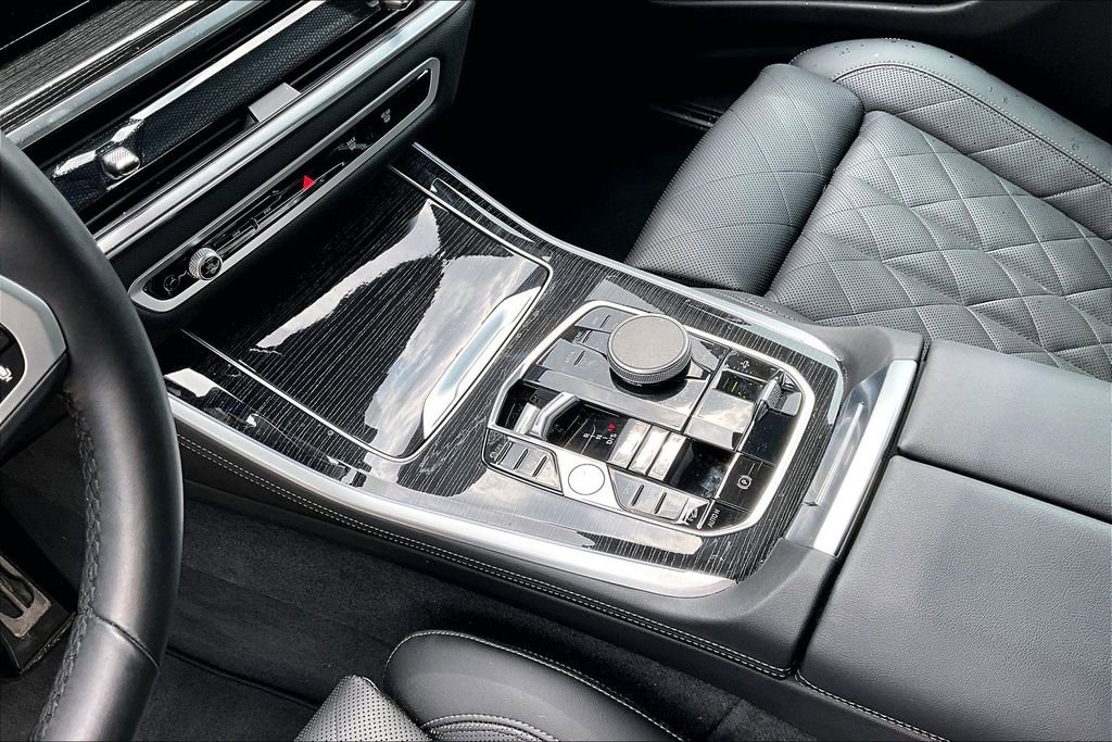 Used 2025 BMW X5 xDrive50e w/ M Sport Package image 15