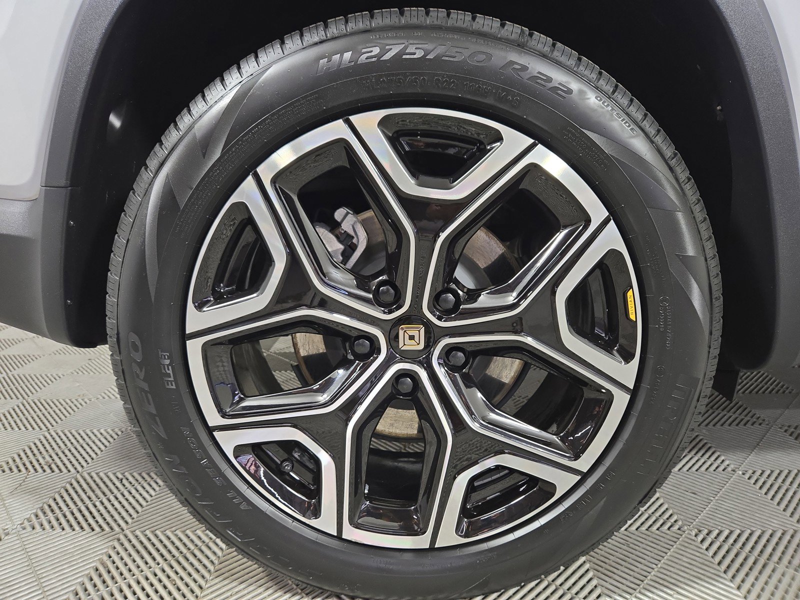 Used 2024 Rivian R1S Adventure image 11