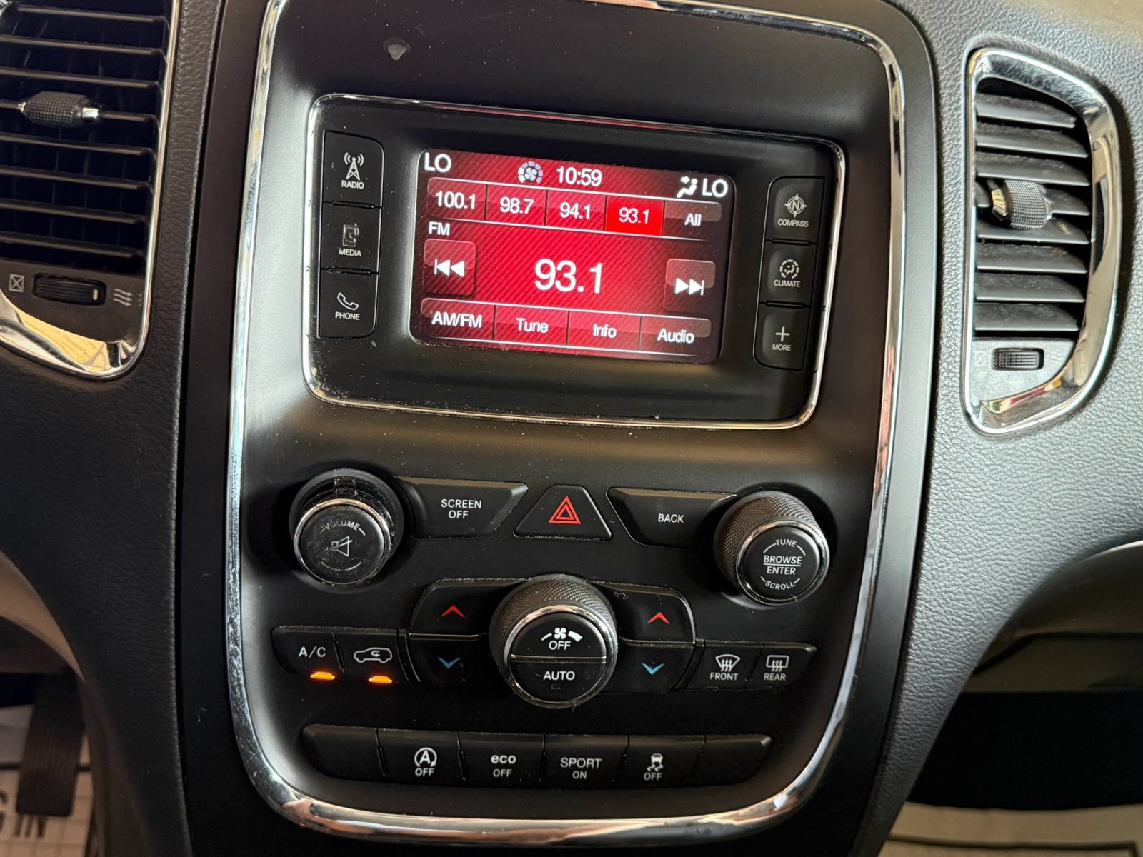 Used 2017 Dodge Durango SXT w/ 3rd Row Seating Group RWD image 18