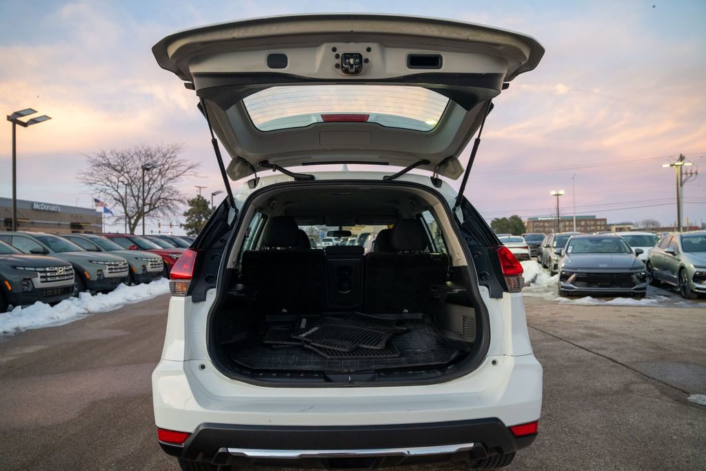 Used 2019 Nissan Rogue SV image 10