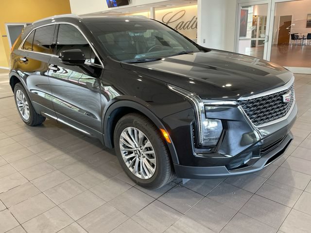 Used 2024 Cadillac XT4 Premium Luxury w/ Technology Package FWD image 8