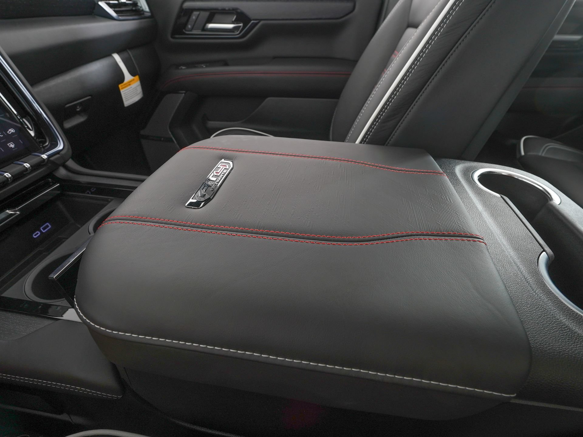 Used 2026 GMC Yukon XL AT4 Ultimate w/ LPO, Floor Liner Package AWD/4WD image 31