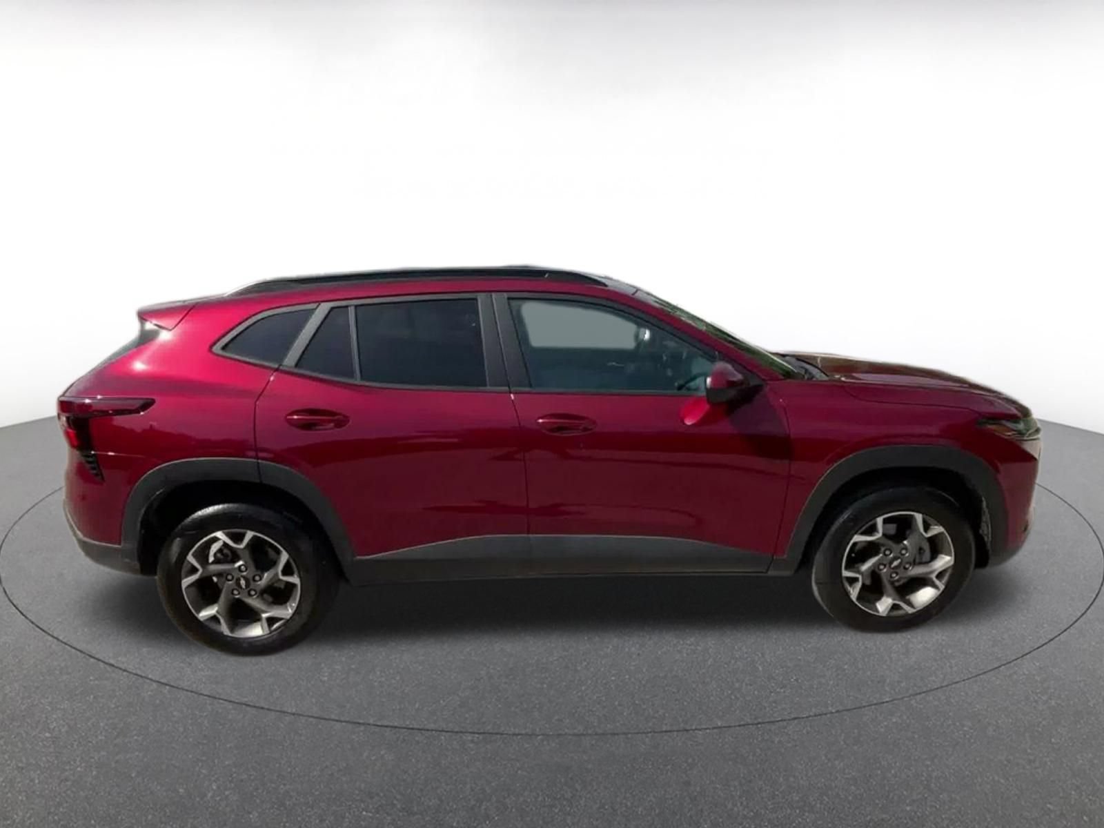 Used 2025 Chevrolet Trax LT FWD image 15