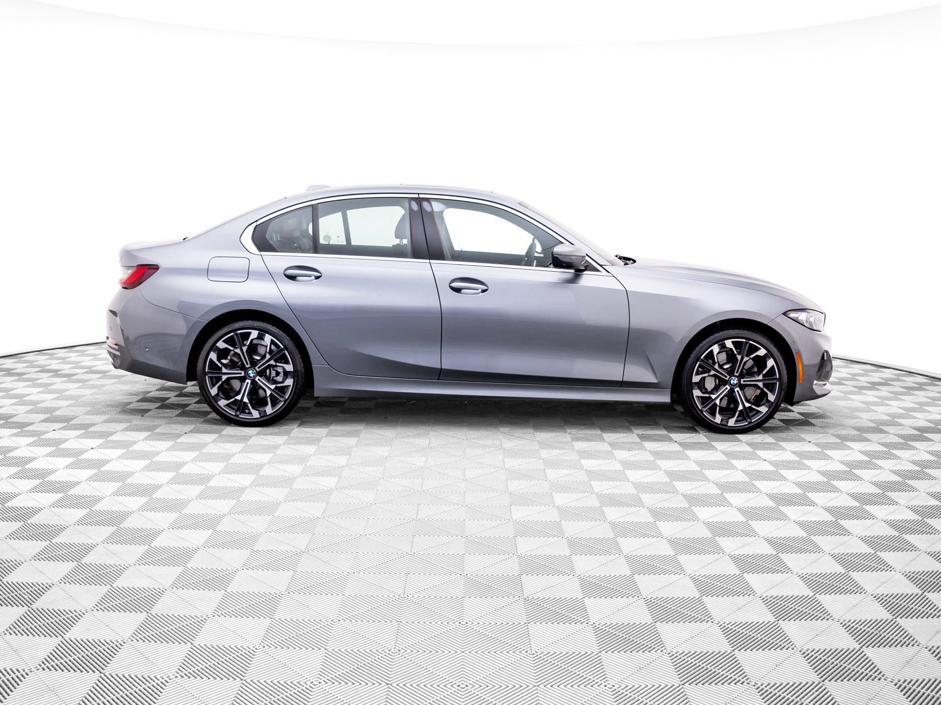 Certified 2025 BMW 330i xDrive Sedan AWD/4WD image 6