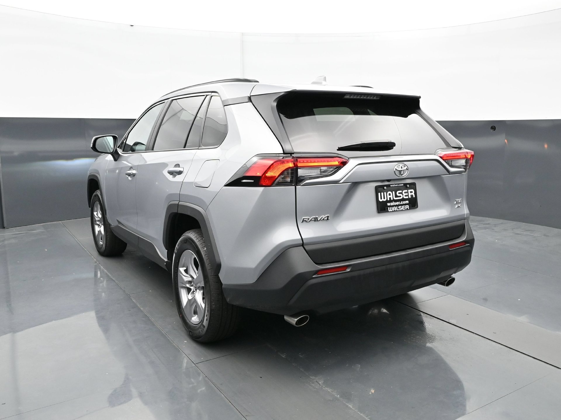 Used 2025 Toyota RAV4 XLE AWD/4WD image 4