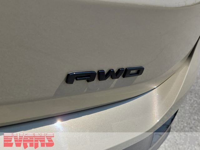 Used 2023 GMC Terrain SLE w/ Driver Convenience Package image 4