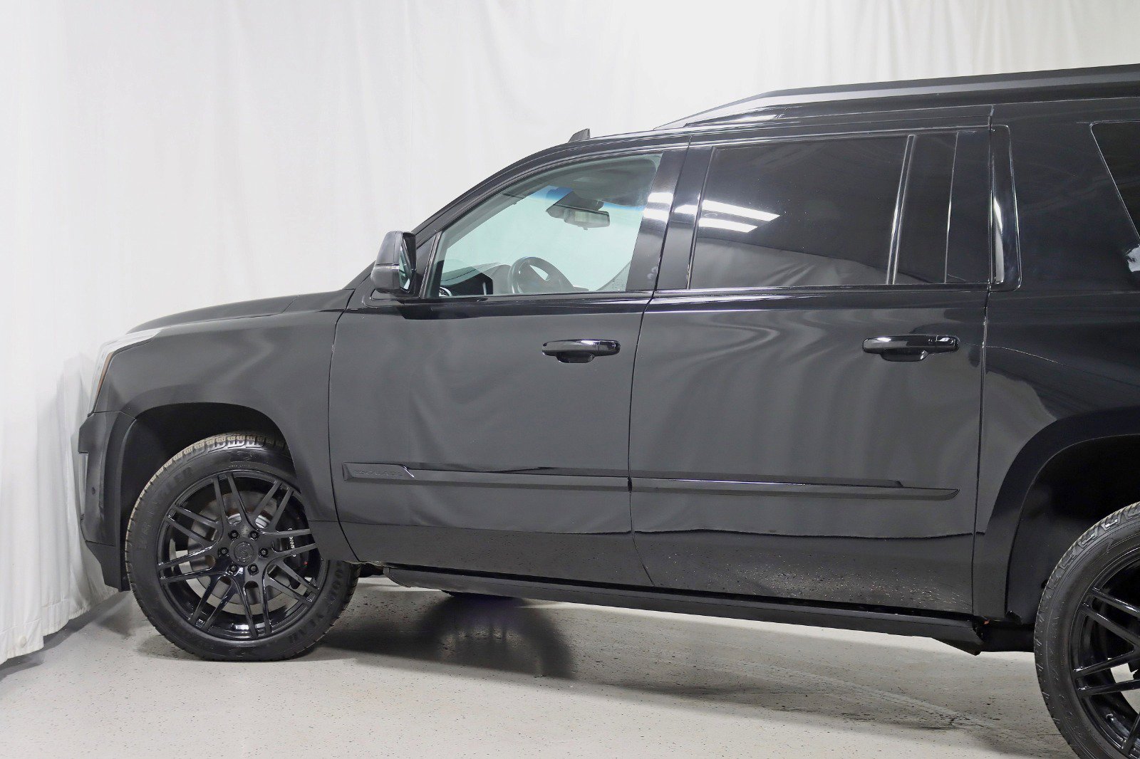 Used 2017 Cadillac Escalade ESV Luxury image 11