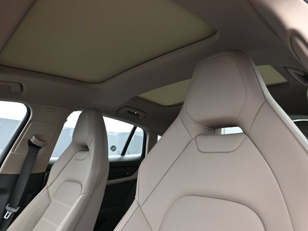 New 2026 Porsche Panamera RWD image 16