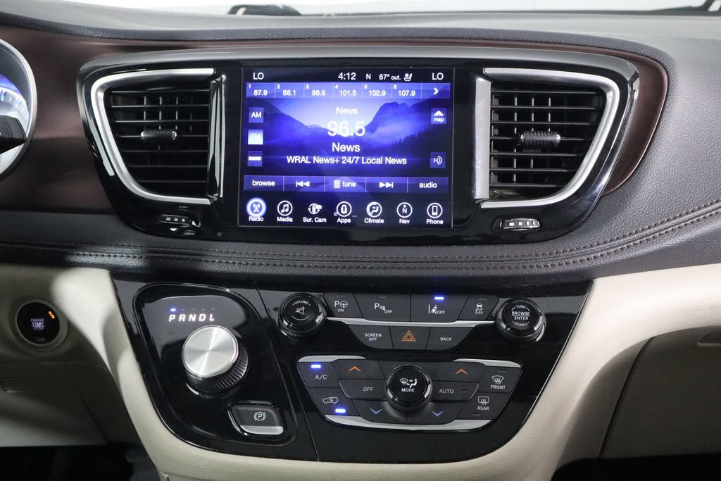 Used 2017 Chrysler Pacifica Limited w/ UConnect Theater Package FWD image 29