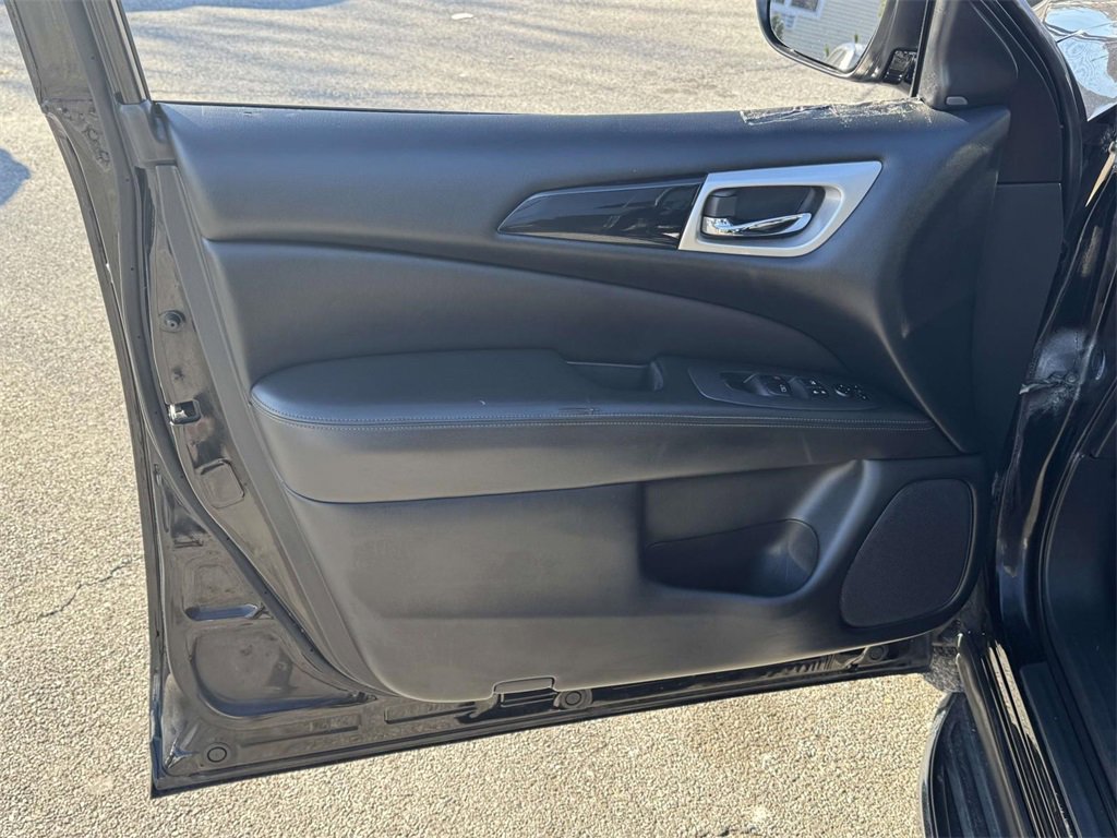 Used 2019 Nissan Pathfinder SV image 14