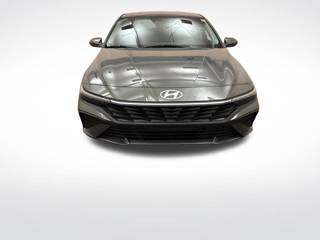 Certified 2026 Hyundai Elantra SE image 2