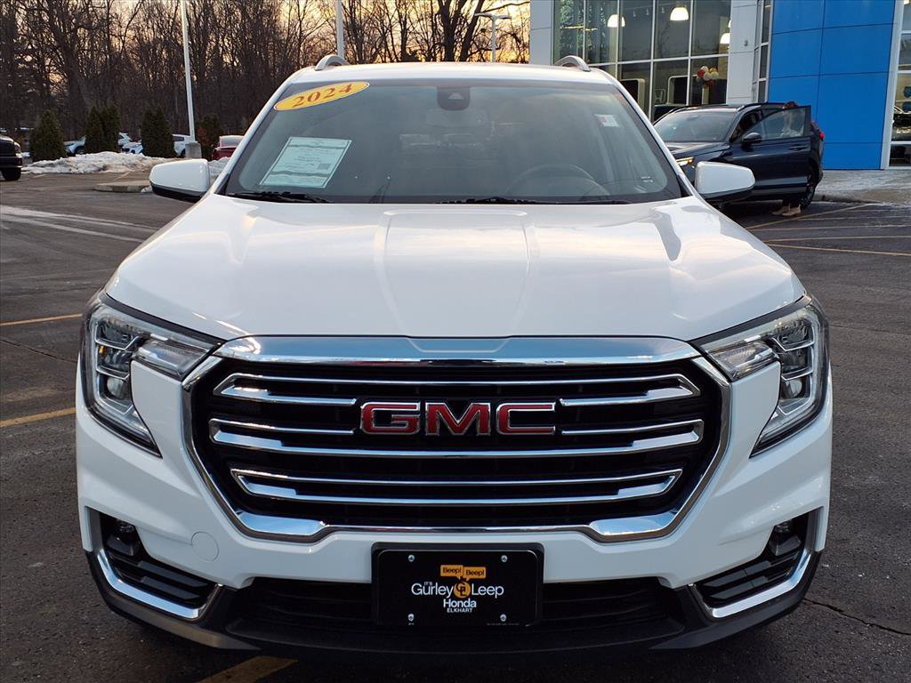Used 2024 GMC Terrain SLT image 2