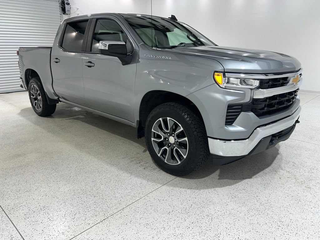 Used 2023 Chevrolet Silverado 1500 LT AWD/4WD image 7