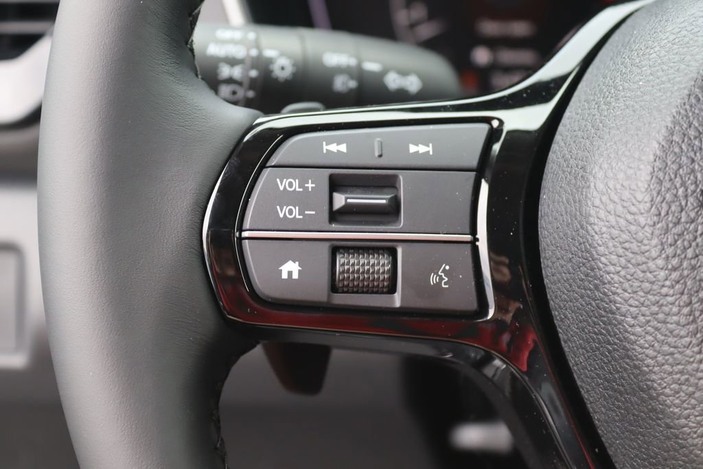 Certified 2025 Honda Pilot Touring image 34