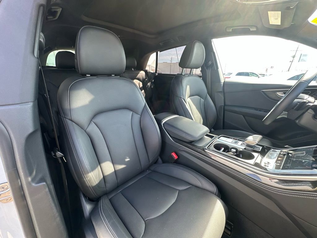 Certified 2025 Audi Q8 Prestige image 32