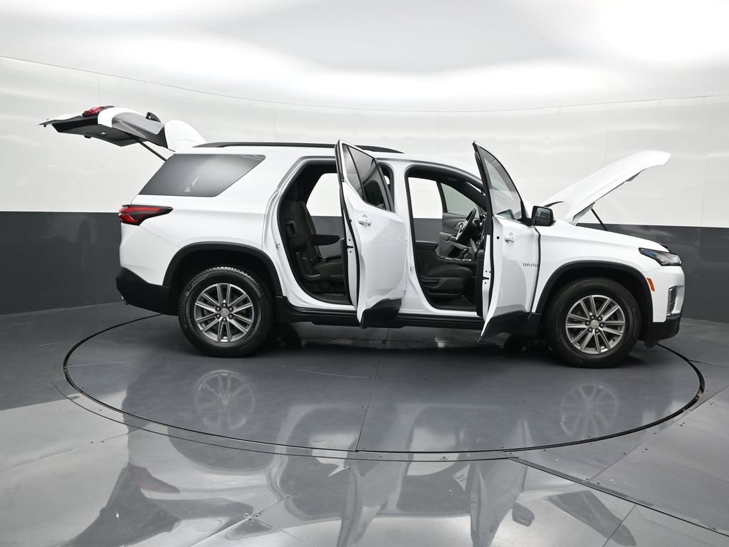 Used 2023 Chevrolet Traverse LT image 41