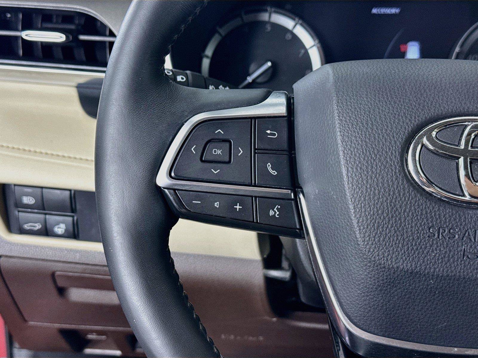 Certified 2021 Toyota Highlander Limited FWD image 18