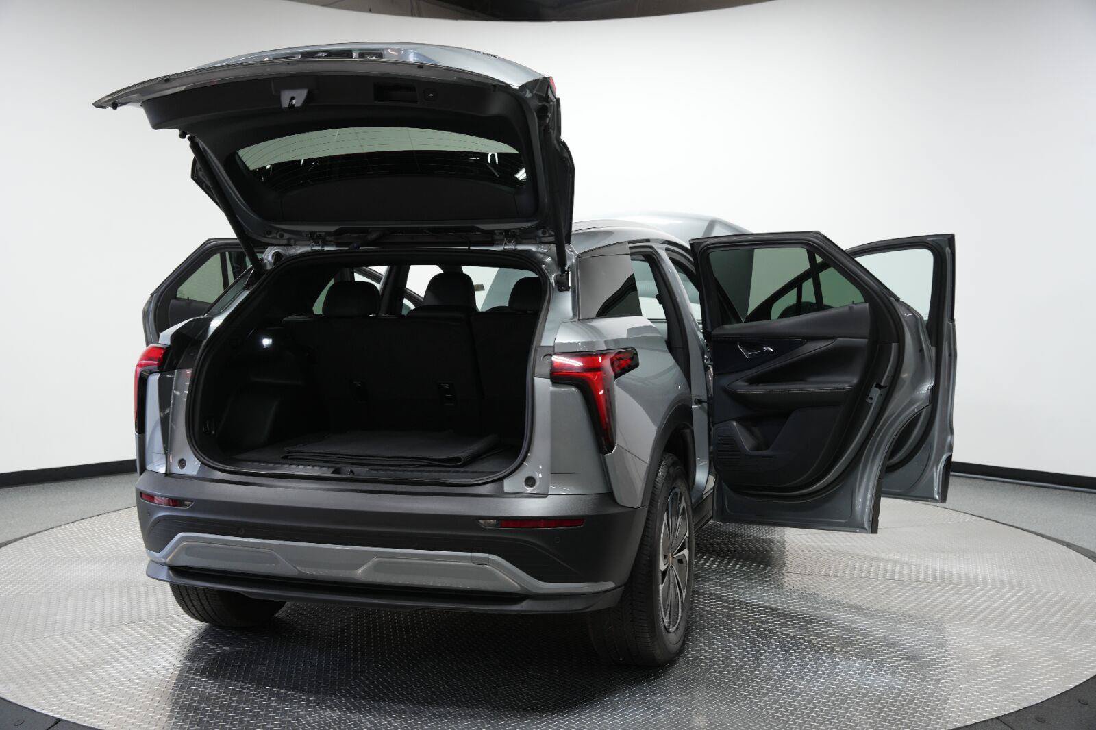 Certified 2024 Chevrolet Blazer EV LT AWD/4WD image 14