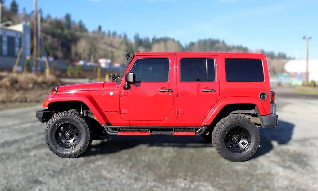 Used 2014 Jeep Wrangler Unlimited Rubicon w/ Max Tow Package AWD/4WD image 4
