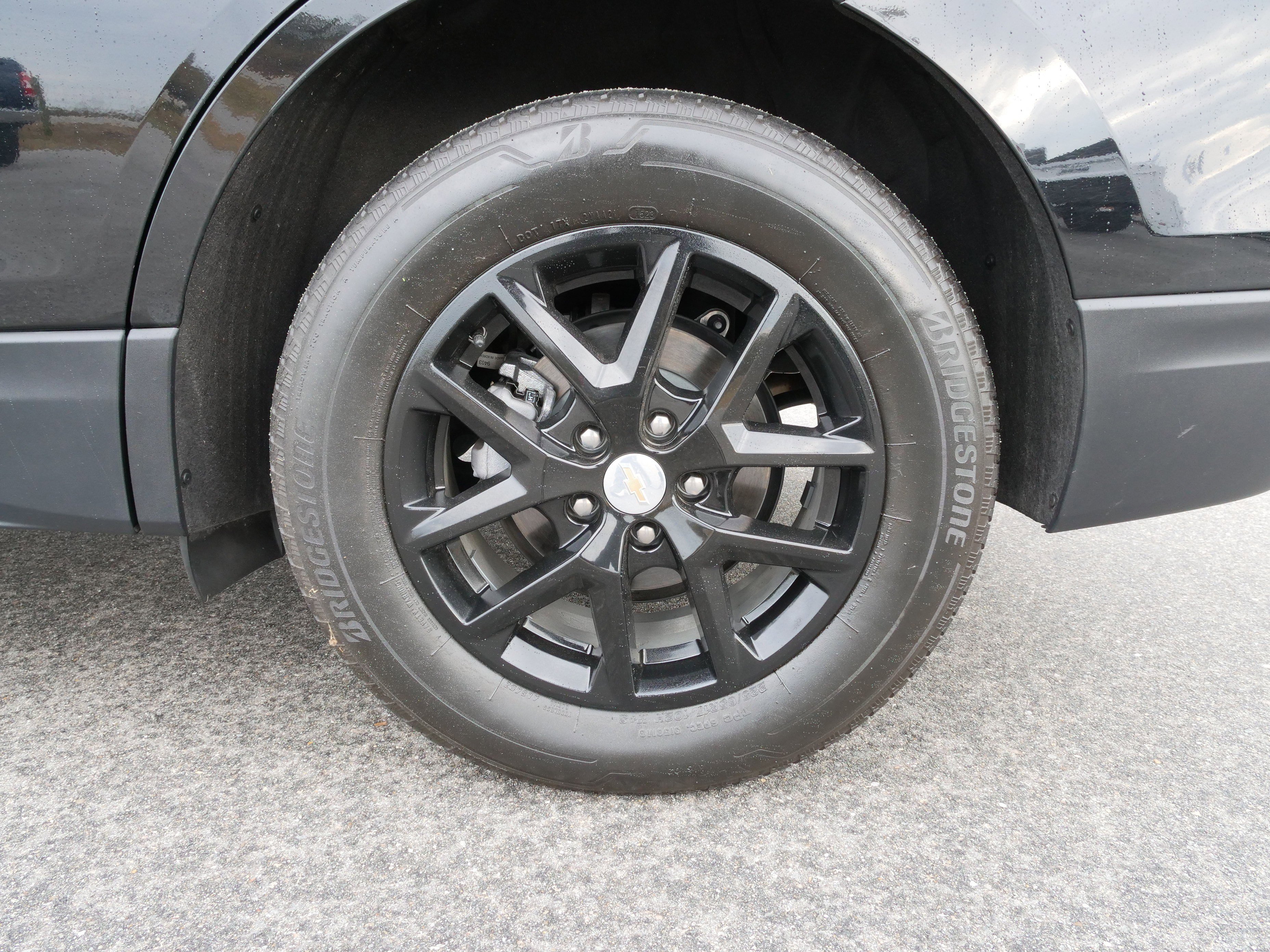 Used 2023 Chevrolet Equinox LT w/ Driver Convenience Package image 12