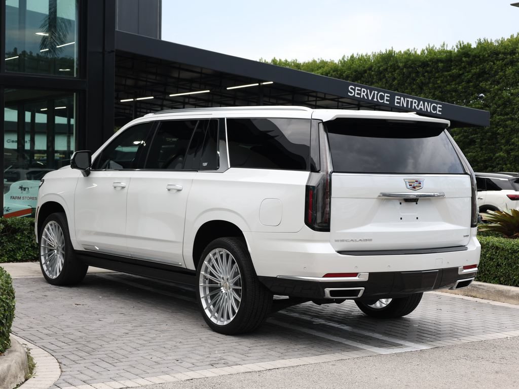 Used 2025 Cadillac Escalade ESV Premium Luxury w/ LPO, Floor Liner Package AWD/4WD image 6