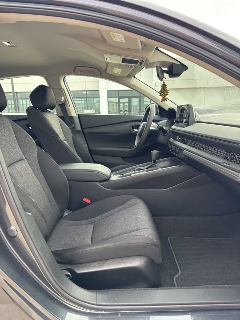 Used 2025 Honda Accord LX image 9