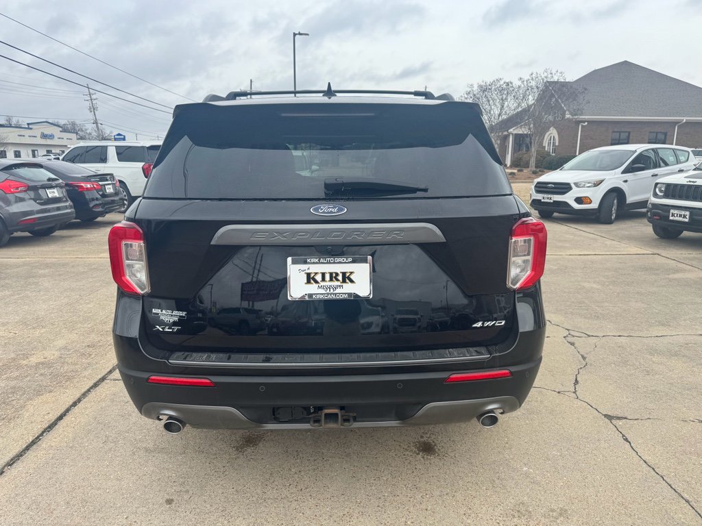 Used 2022 Ford Explorer XLT w/ Equipment Group 202A image 4