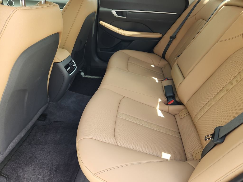 Certified 2025 Hyundai Sonata Limited FWD image 22