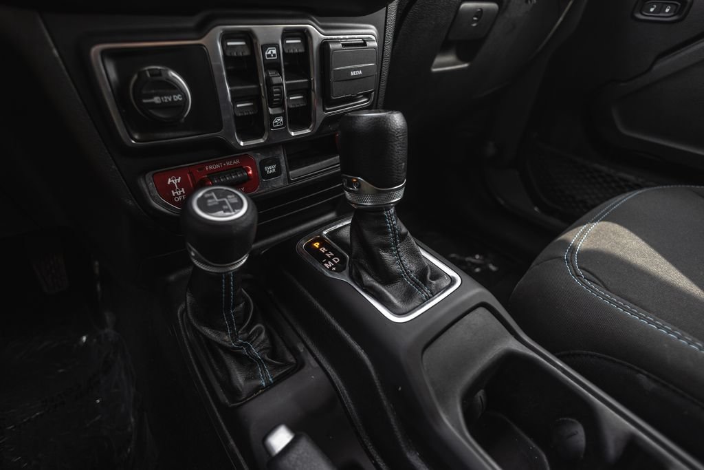 Used 2023 Jeep Wrangler Unlimited Rubicon 4xe w/ Cold Weather Group AWD/4WD image 17