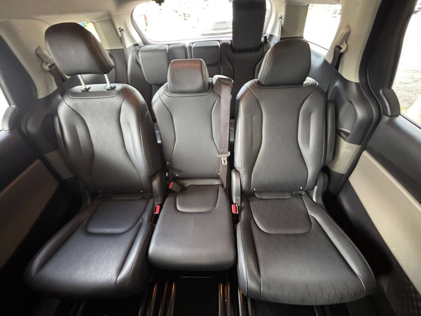 Used 2026 Kia Carnival FWD image 40