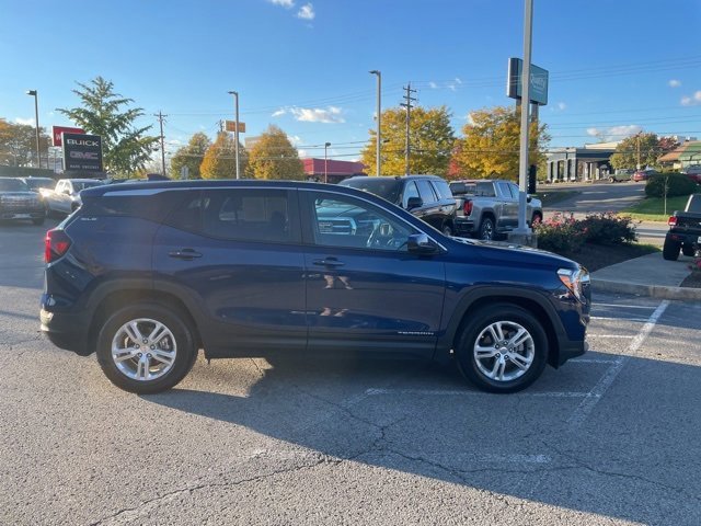 Used 2023 GMC Terrain SLE image 5