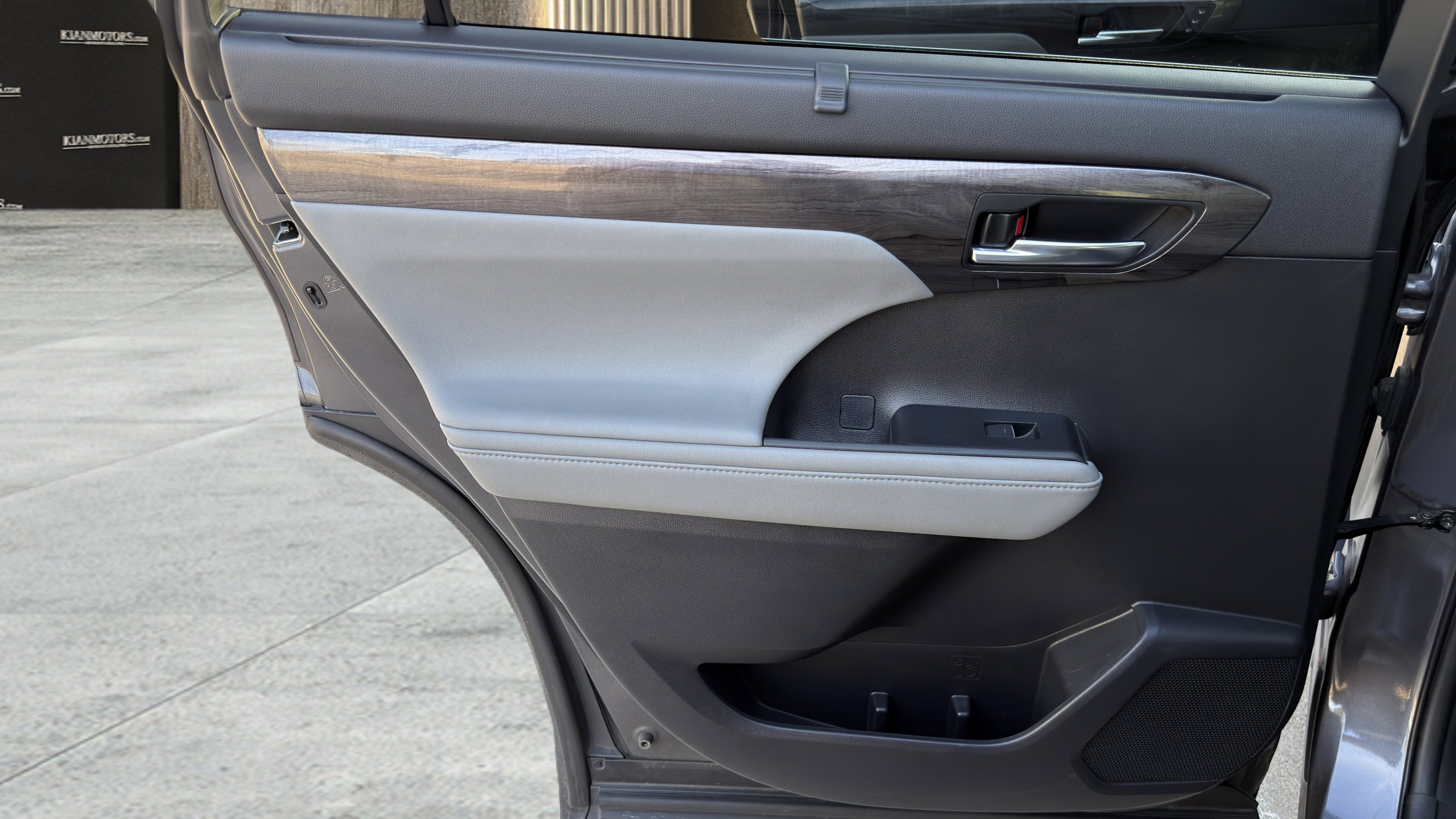 Used 2021 Toyota Highlander Platinum image 26