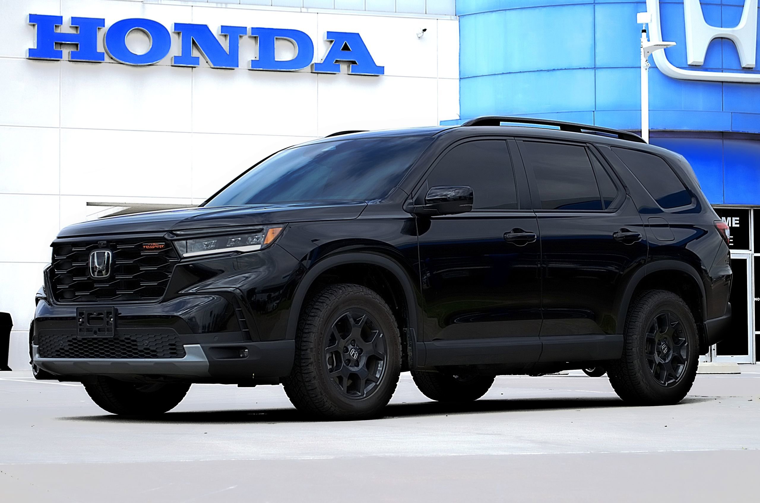 Used 2025 Honda Pilot TrailSport image 1