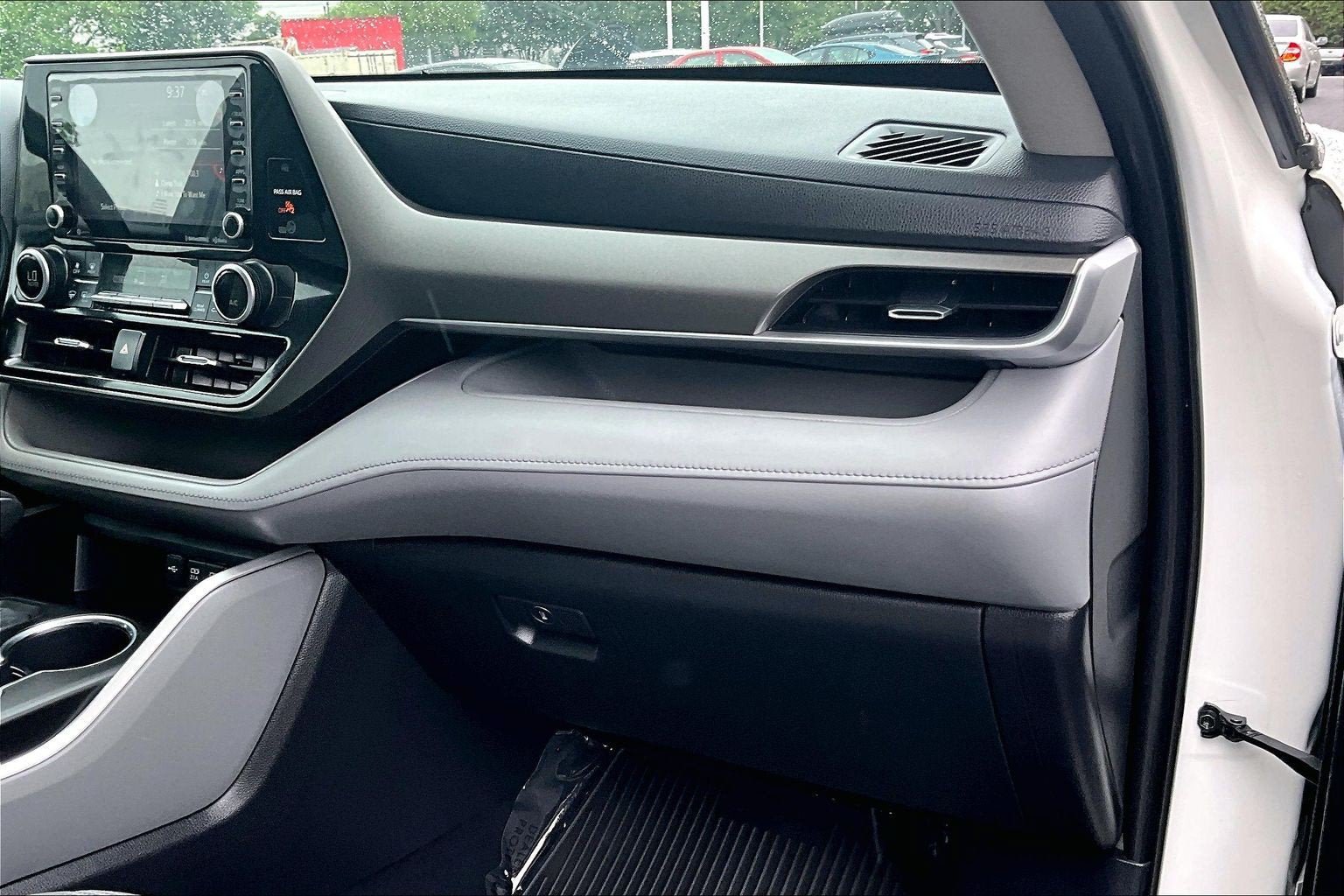 Used 2021 Toyota Highlander LE AWD/4WD image 15