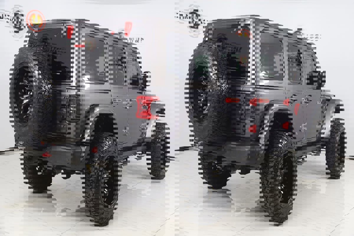 Used 2018 Jeep Wrangler Unlimited Rubicon w/ Dual Top Group AWD/4WD image 3