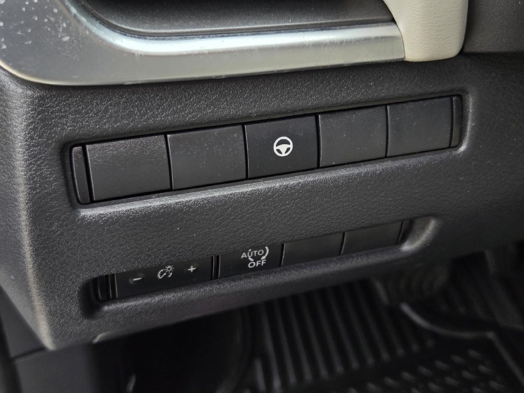 Certified 2023 Nissan Rogue SV FWD image 17