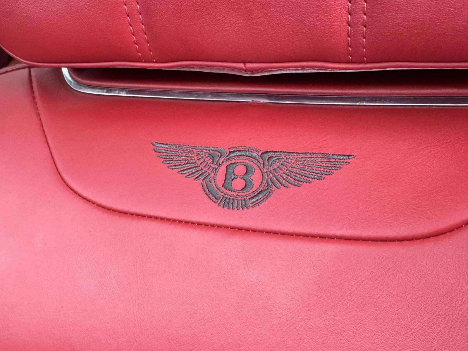 Used 2018 Bentley Bentayga AWD/4WD image 27