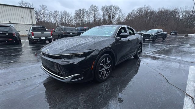 Used 2024 Toyota Crown Limited image 2