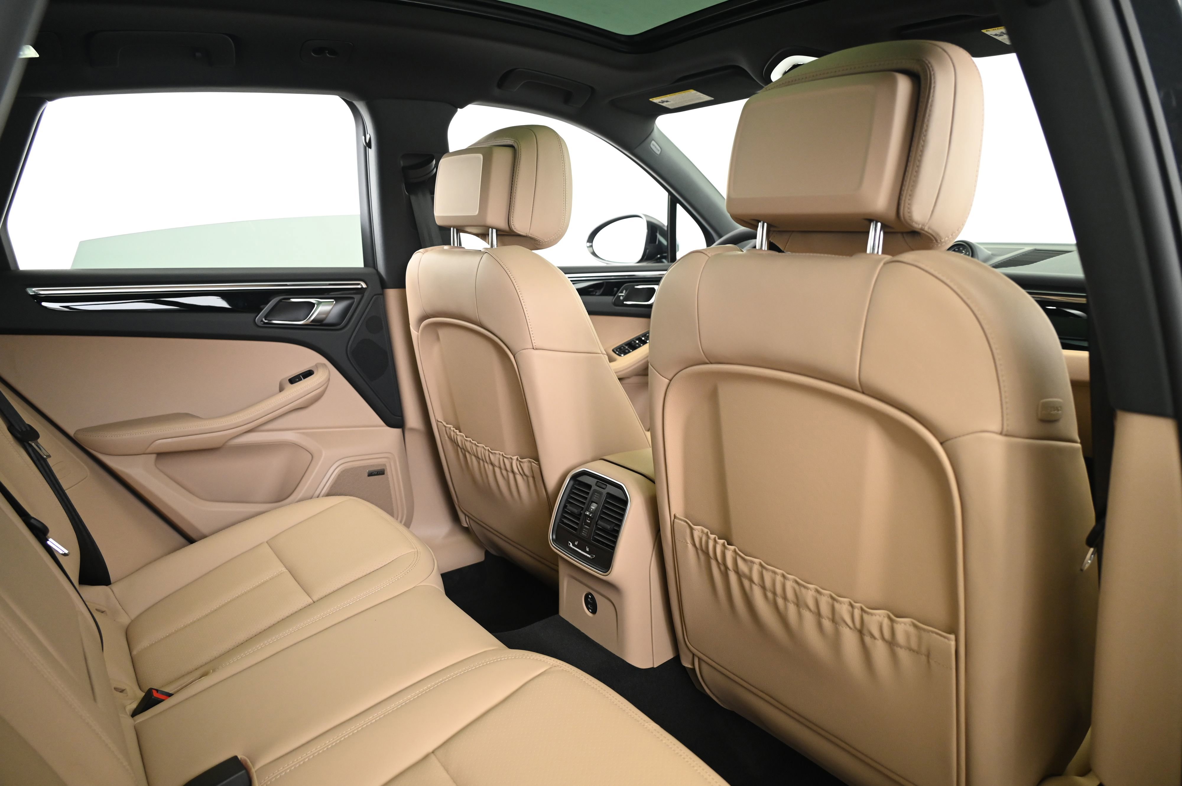 Certified 2025 Porsche Macan image 21