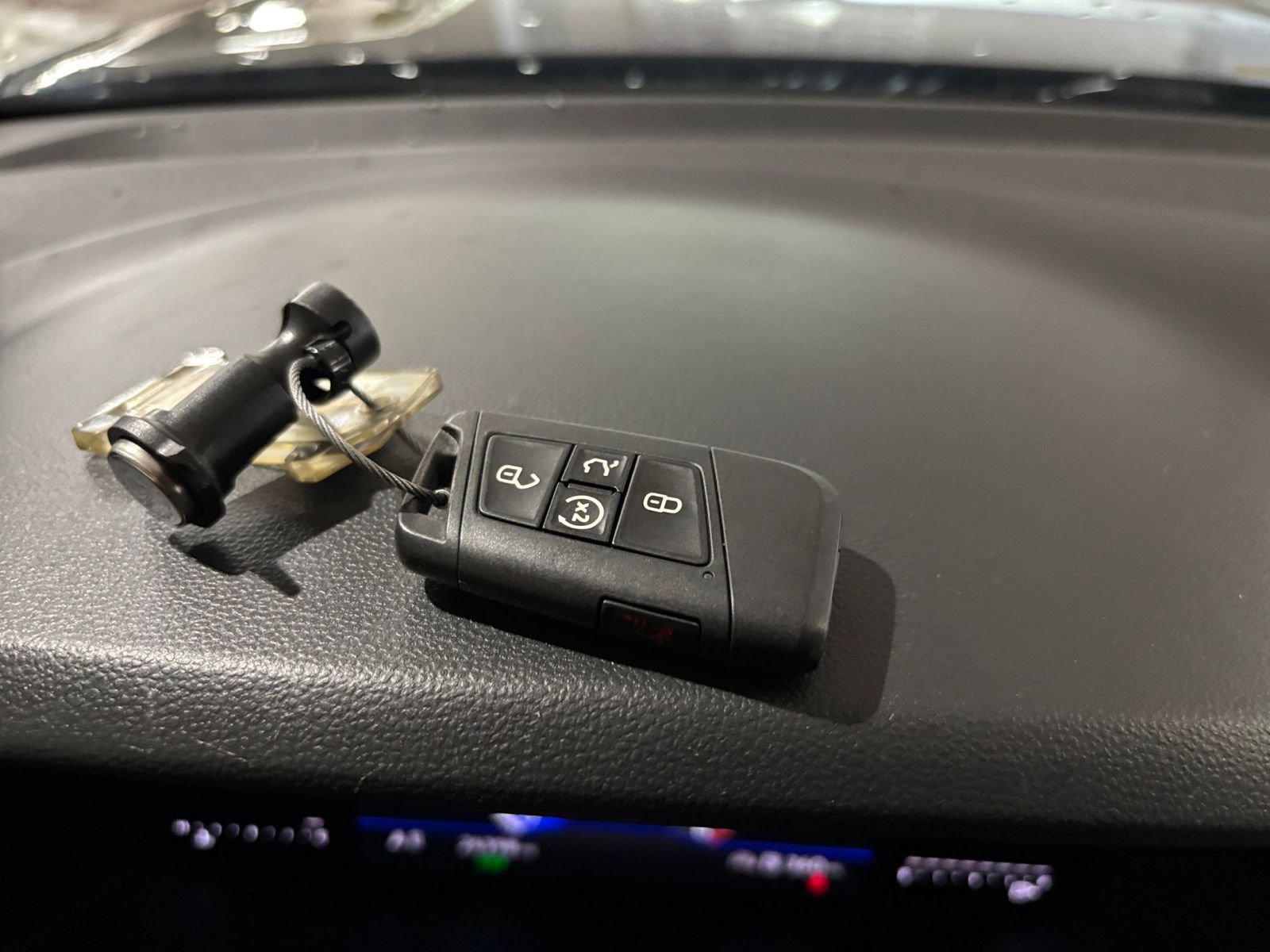 Used 2025 Volkswagen Taos SE FWD image 21