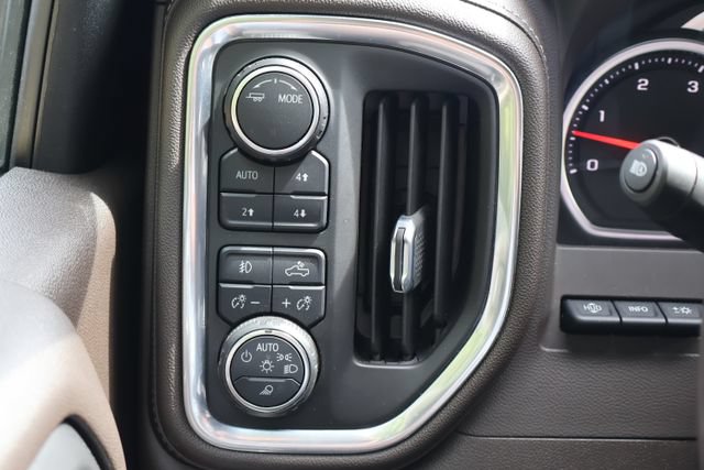 Used 2022 Chevrolet Silverado 2500 LTZ w/ LTZ Premium Package AWD/4WD image 17