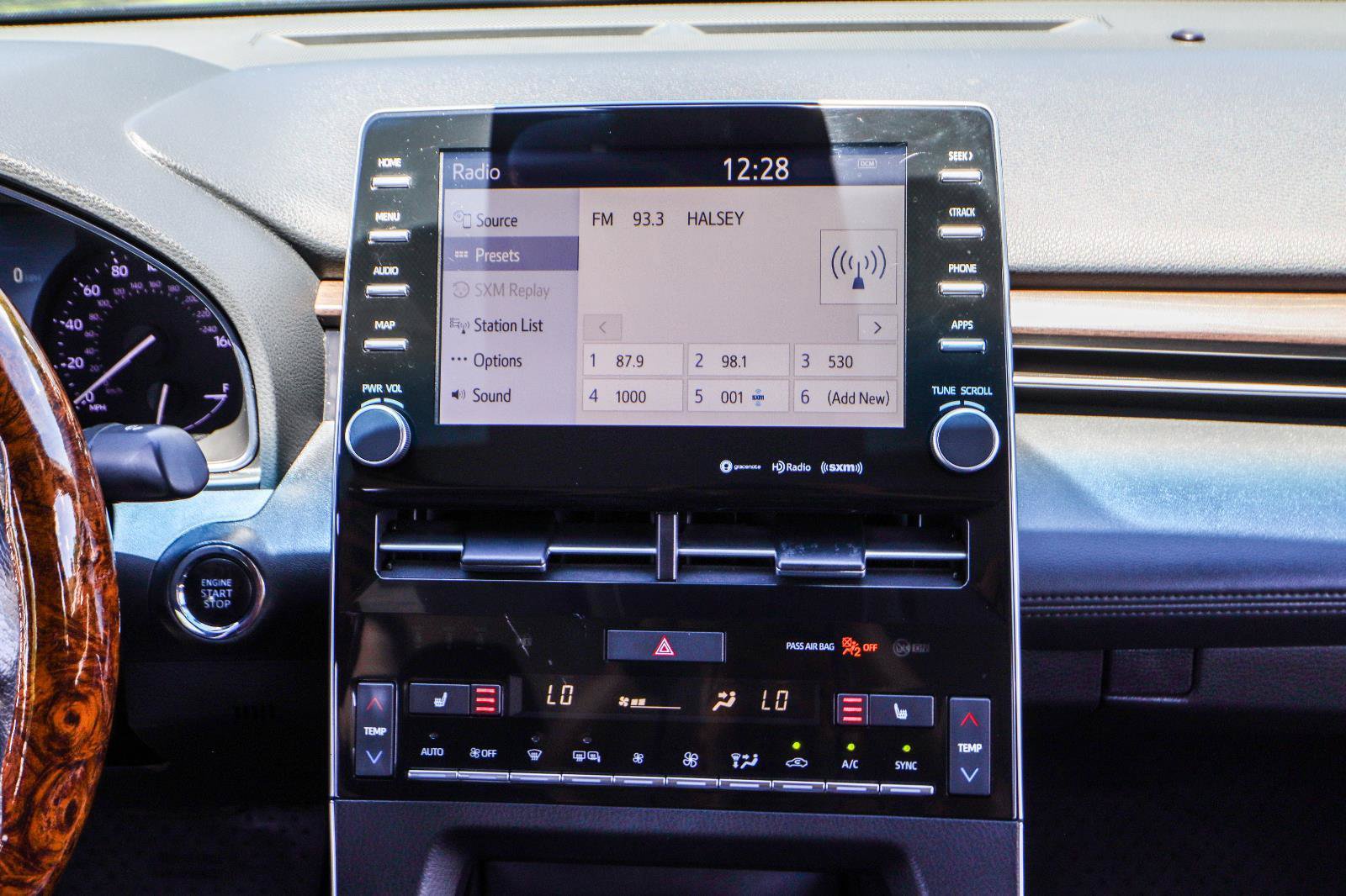 Used 2019 Toyota Avalon XLE w/ Moonroof Package FWD image 33