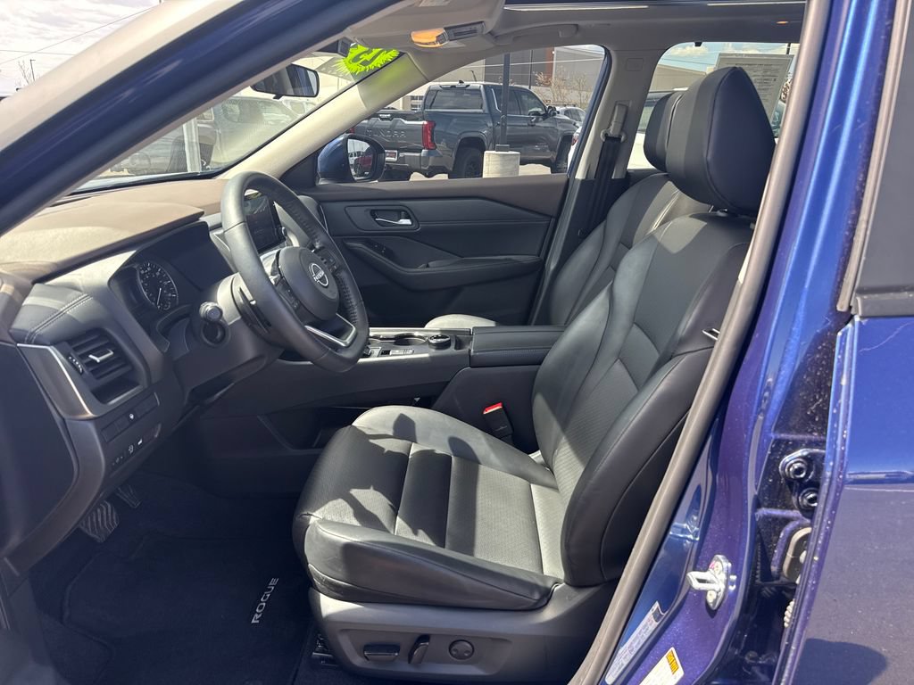 Used 2023 Nissan Rogue SV w/ SV Premium B Package AWD/4WD image 24
