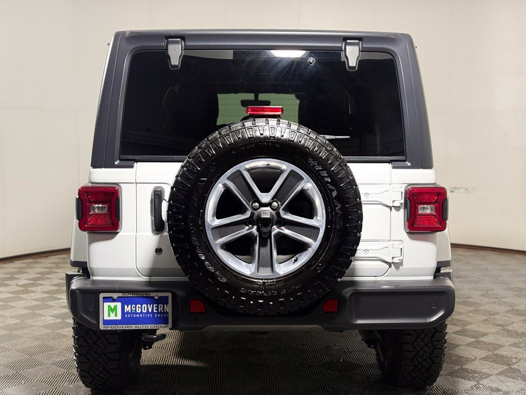 Used 2018 Jeep Wrangler Unlimited Sahara w/ Uconnect 4C Nav & Sound Group AWD/4WD image 5