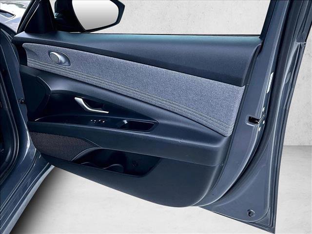 Used 2023 Hyundai Elantra Limited image 19