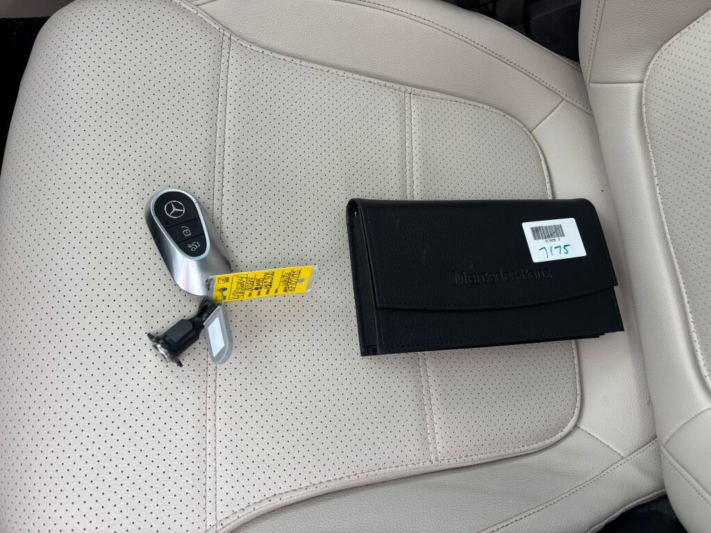 Used 2024 Mercedes-Benz GLC 300 4MATIC image 4