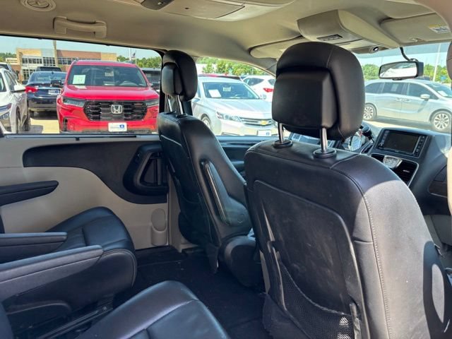 Used 2014 Chrysler Town & Country Touring FWD image 20