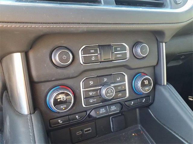 Used 2024 Chevrolet Suburban Z71 w/ Luxury Package image 21