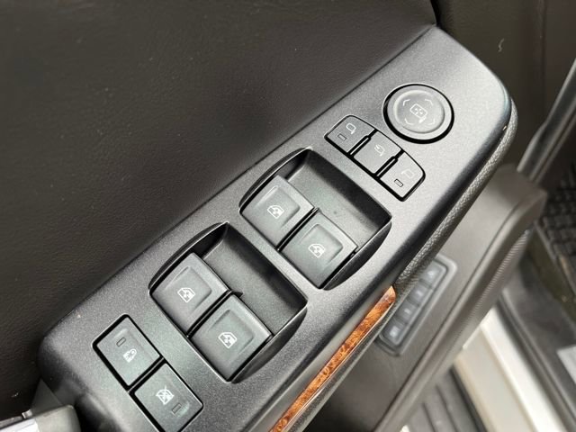 Used 2018 Chevrolet Suburban Premier image 12