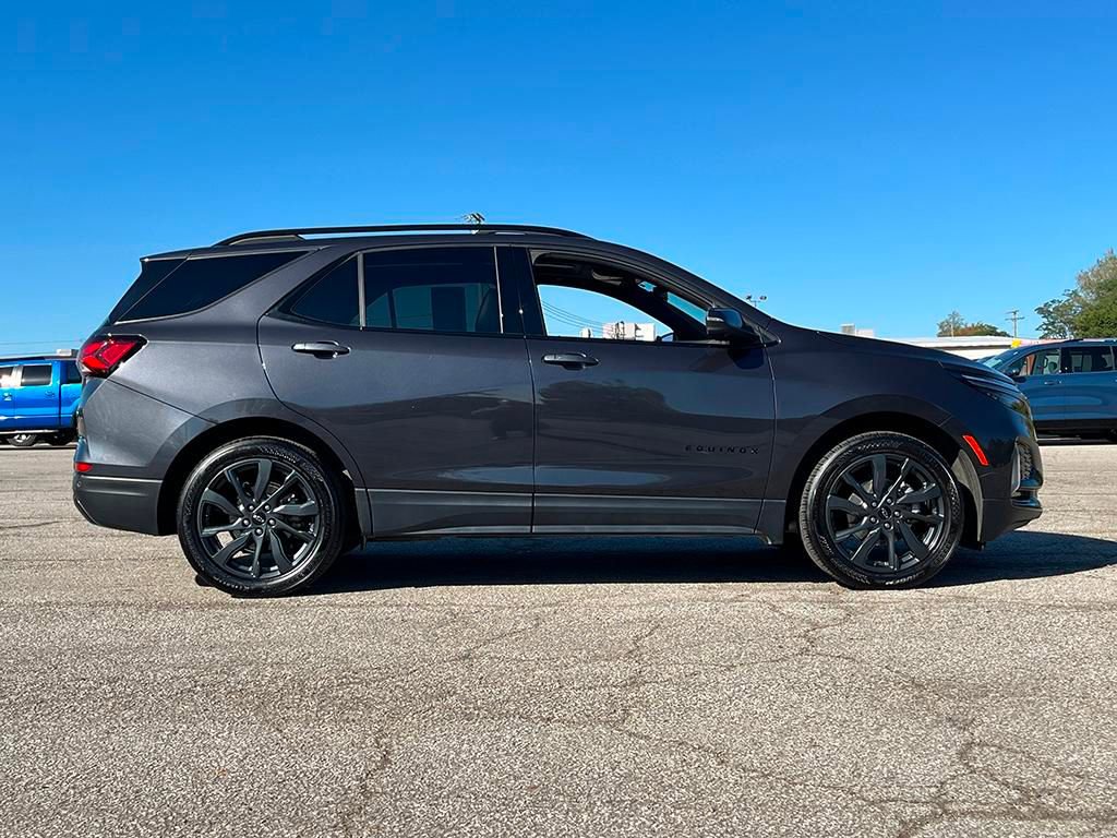 Used 2022 Chevrolet Equinox RS w/ RS Leather Package image 11